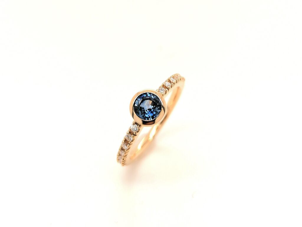 Ringe mit blauem Edelstein